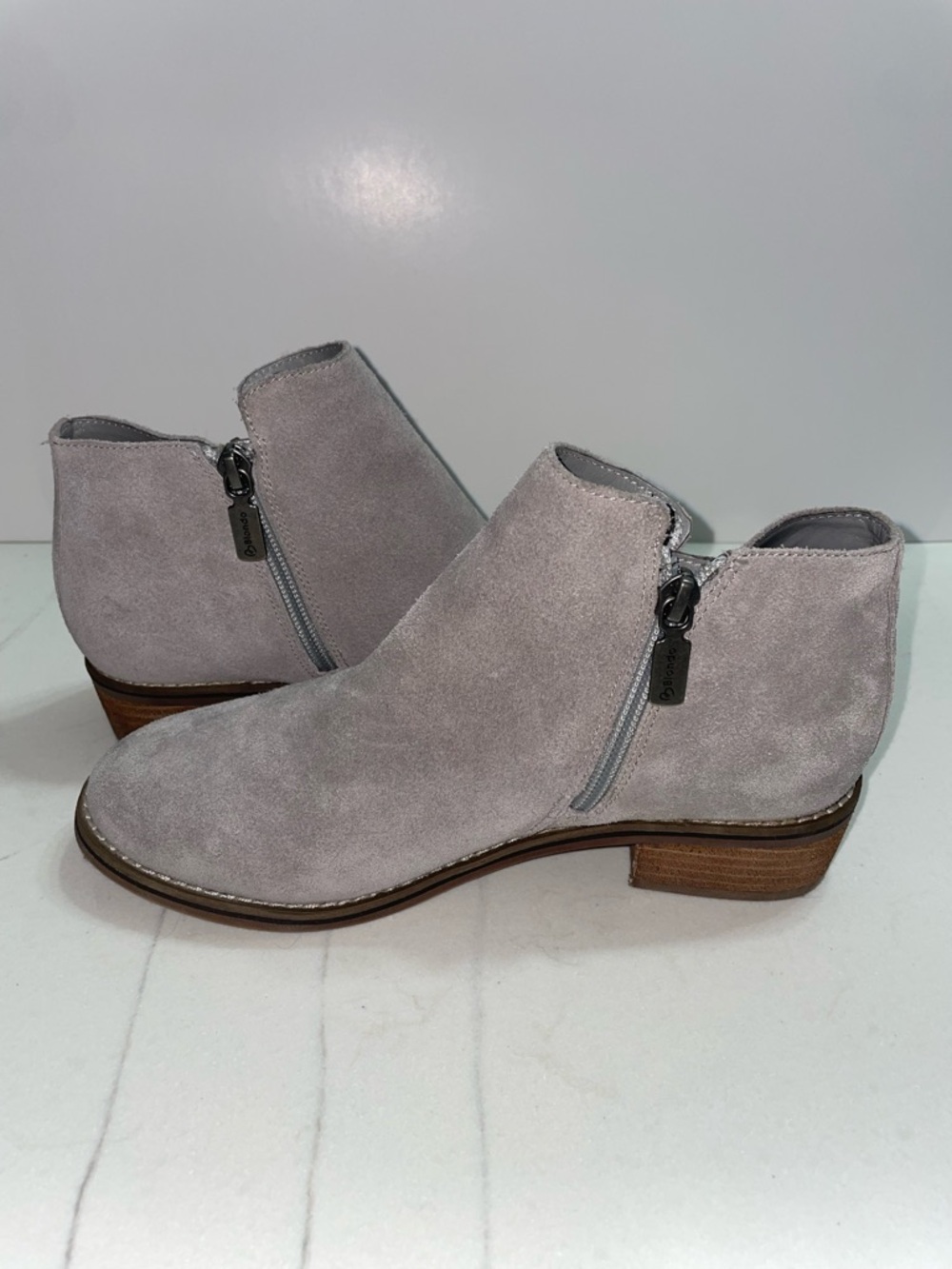 Blondo Liam Light Grey Suede Ankle Booties with Side Zip Women’s Size 7 1/2